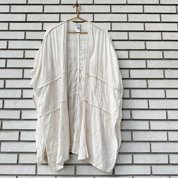 Chico’s Cream Embroidered Ruana Wrap Kimono Cardigan One Size Cotton Blend - Picture 3 of 15